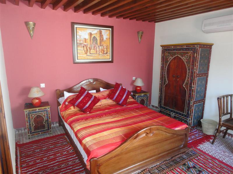 Chambre Jasmin du Riad Dar Yanis — lit 160, terrasse, décoration marocaine