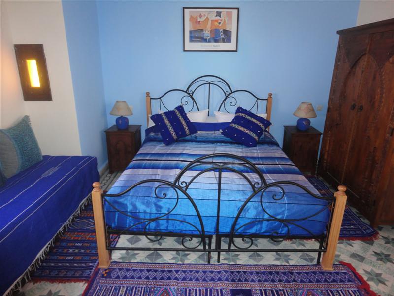 Chambre Lavande du Riad Dar Yanis — lit 160 au 1er étage, climatisée