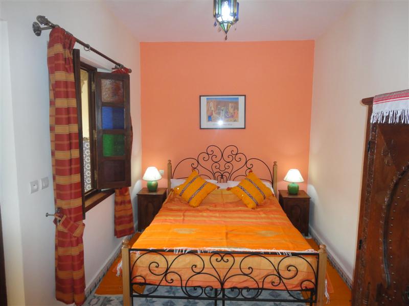 Chambre Mimosa du Riad Dar Yanis — lit 160 au 1er étage, climatisée