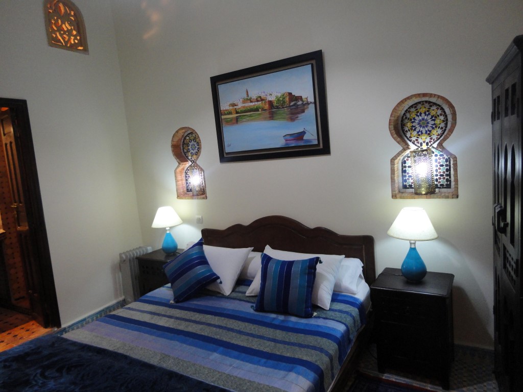 Chambre Safran du Riad Dar Yanis — lit 160 au rez-de-chaussée, climatisée