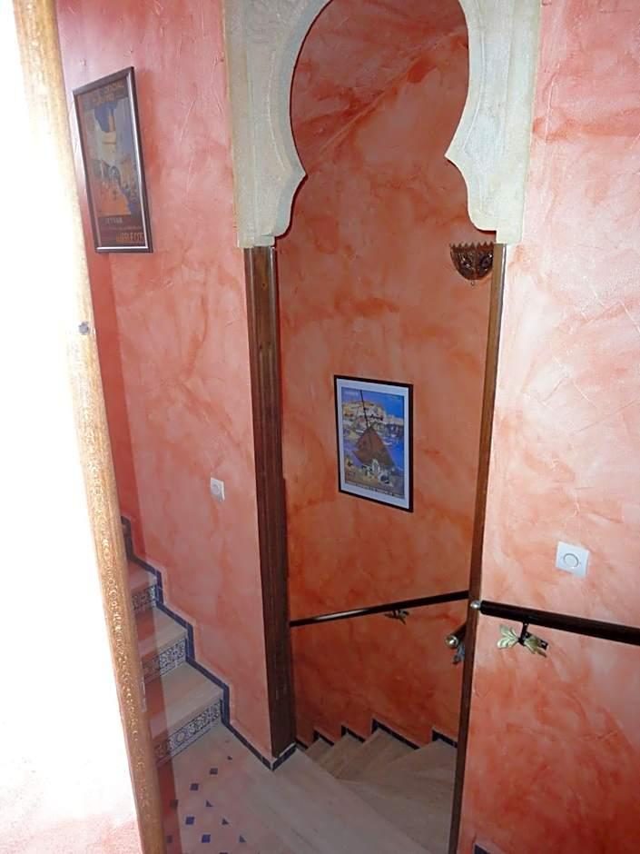 Escalier menant à l'étage du riad