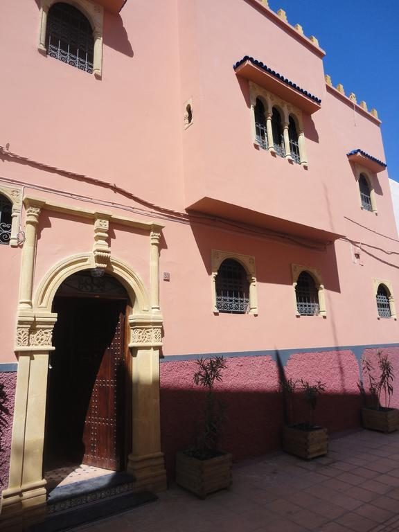 Façade du Riad Dar Yanis dans la médina de Rabat